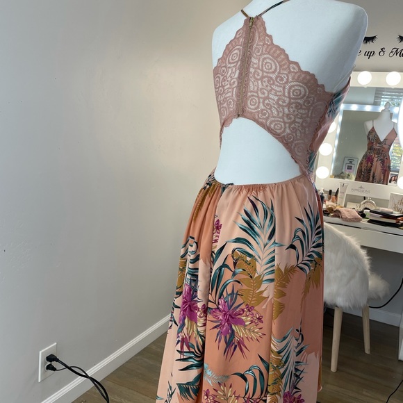 Floral dress - Picture 2 of 5